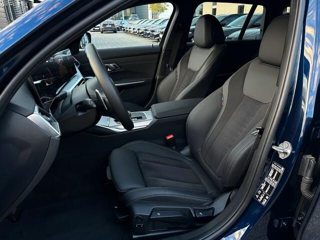 BMW 3-SERIE Touring 320d xDrive M-SPORT ** LED, NAVI+, HALF-LEDER, VERW. STUUR, HuD, TREKH, 19-inch LMV, TANSANIT BLAU ** 1e EIG - UNFALLFREI ** ** INFORMEER OOK NAAR ONZE AANTREKKELIJKE FINANCIAL-LEASE TARIEVEN **