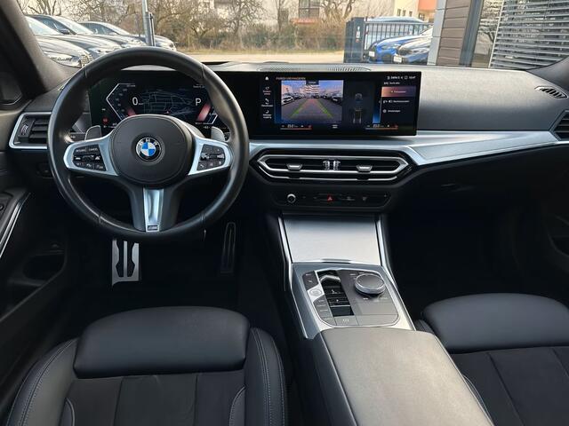 BMW 3-SERIE Touring 320d xDrive M-SPORT ** LED, NAVI+, PANORAMA, HuD, TREKH, 19-inch LMV, DRAVIT GRAU ** 1e EIG - UNFALLFREI ** ** INFORMEER OOK NAAR ONZE AANTREKKELIJKE FINANCIAL-LEASE TARIEVEN **