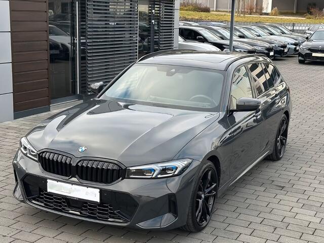 BMW 3-SERIE Touring 320d xDrive M-SPORT ** LED, NAVI+, PANORAMA, HuD, TREKH, 19-inch LMV, DRAVIT GRAU ** 1e EIG - UNFALLFREI ** ** INFORMEER OOK NAAR ONZE AANTREKKELIJKE FINANCIAL-LEASE TARIEVEN **