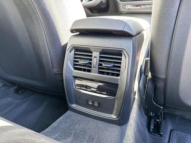 BMW 3-SERIE Touring 330e | Selections