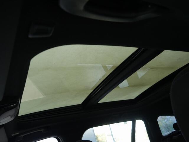 BMW 3-SERIE Touring 330e xDrive M-Sport Pro | Panorama | CoPilot | Harman Kardon | Trekhaak | Memory | 19" Jet Black