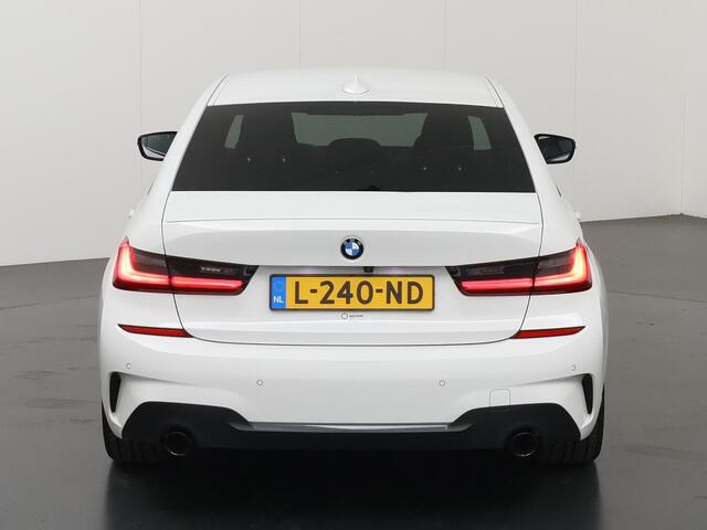 BMW 3-SERIE 320i High Executive Edition | M-Sport | Sportstoelen | Digitaal Dashboard | HUD | Apple CarPlay/Android Auto | Navigatie | Camera | DAB | Stoelverwarming | Adaptieve Cruise Control | Interieur Verlichting | LED |