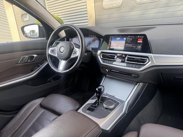 BMW 3-SERIE Touring 320d Business Edition Plus | Navigatie | Lederen Bekleding | M-Sport Stuur | DAB |