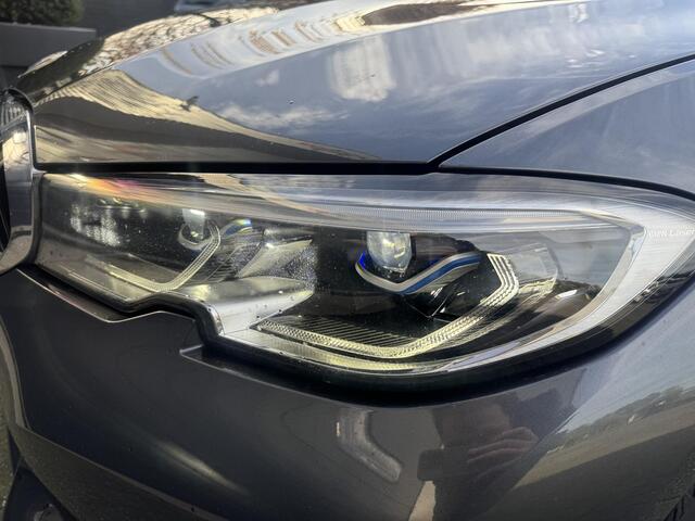 BMW 3-SERIE Touring 320d Business Edition Plus | Navigatie | Lederen Bekleding | M-Sport Stuur | DAB |