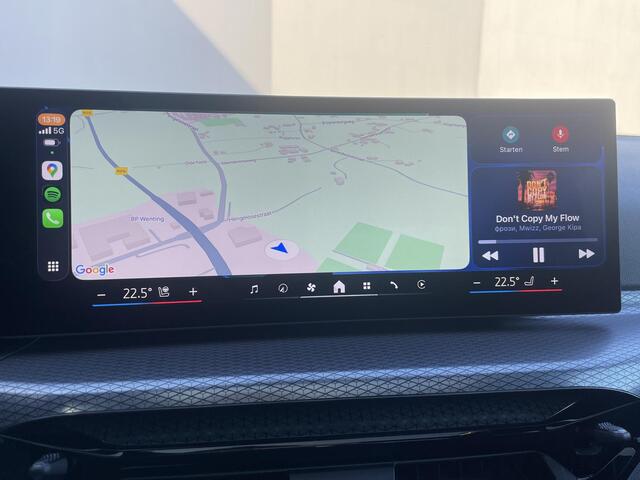 BMW 3-SERIE 330e M Sport Edition / Fabrieksgarantie t/m 6-2028 / Elektrische Trekhaak (1500 KG) / Adaptieve Cruise Control / Stoel-/Stuurverwarming / Achteruitrijcamera / Sportstoelen / Apple Carplay/Android auto / Schuif-/kanteldak /