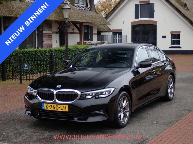BMW 3-SERIE 318i SPORTLINE VIRTUAL/DAB/CARPLAY/SFEERVERLICHTING/SPORTSTOEL