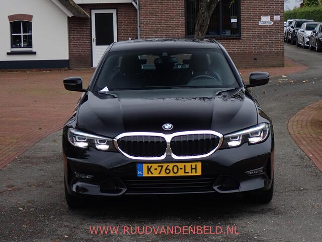BMW 3-SERIE 318i SPORTLINE VIRTUAL/DAB/CARPLAY/SFEERVERLICHTING/SPORTSTOEL