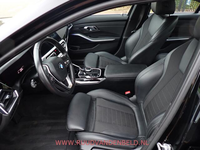 BMW 3-SERIE 318i SPORTLINE VIRTUAL/DAB/CARPLAY/SFEERVERLICHTING/SPORTSTOEL
