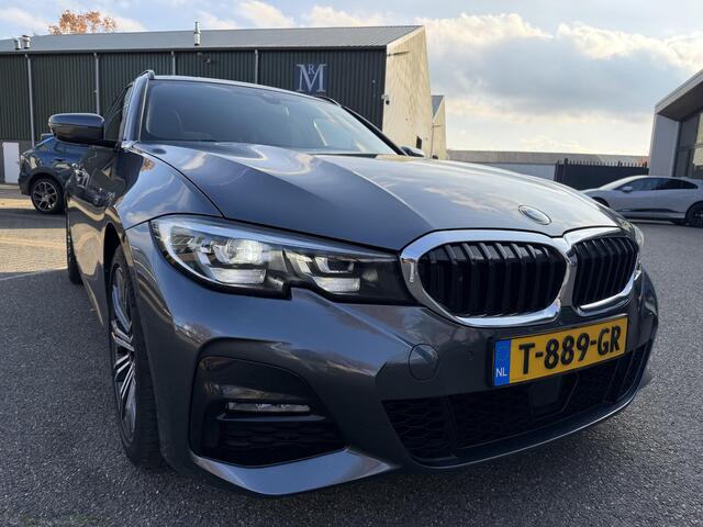 BMW 3-SERIE Touring 320i M-SPORT| PANO| ADAP. CRUISE| NET GROOT ONDERHOUD GEHAD, RIJKLAAR| ELEK. ACHTERKLEP| CAMERA|
