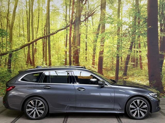 BMW 3-SERIE Touring 318i High Executive Edition Sport Line Automaat Panodak Head Up Leder LED Elek. Klep Camera