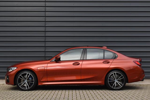 BMW 3-SERIE 330e M Sport Individual | Pano | Laser | ACC | Head-Up | Memory Seats | 19'' Wielen |