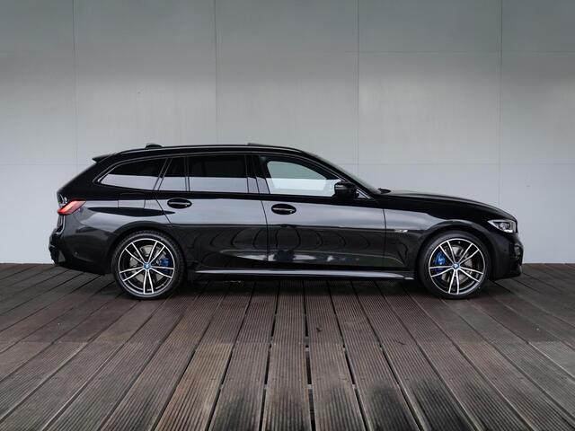 BMW 3-SERIE Touring 330e xDrive | M Sport | Innovationspakket | Verwarmd Stuurwiel | Comfort Access | Achteruitrijcamera | Panoramadak | Stoelverwarming | Head-Up Display | Laserlight | Trekhaak