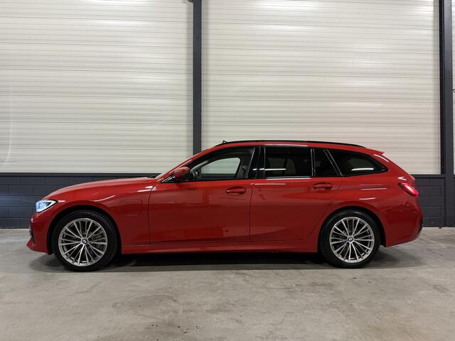 BMW 3-SERIE Touring 330e High Exe 87DKM/PANO/LASER/TREKHAAK/HEAD-UP/H&K/ACC/360CAMERA/LEER-SPORT/18"/SHADOW-LINE/MELBOURNE-RED METALLIC/NET OH BEURT GEHAD BIJ BMW DEALER