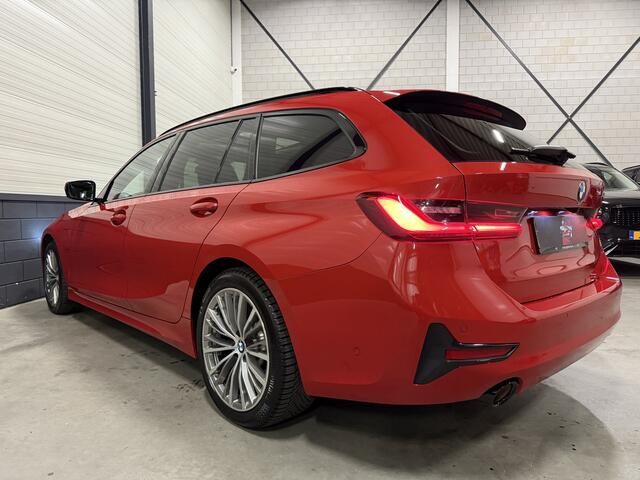 BMW 3-SERIE Touring 330e High Exe 87DKM/PANO/LASER/TREKHAAK/HEAD-UP/H&K/ACC/360CAMERA/LEER-SPORT/18"/SHADOW-LINE/MELBOURNE-RED METALLIC/NET OH BEURT GEHAD BIJ BMW DEALER