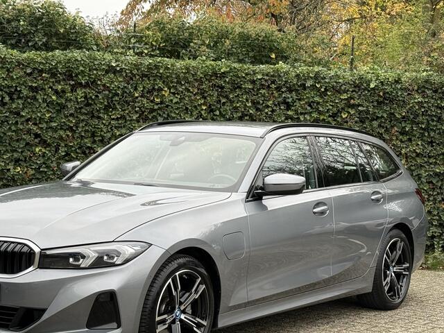 BMW 3-SERIE Touring 320e | Camera | Sportstoel. | Leder