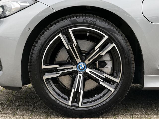 BMW 3-SERIE Touring 320e | Camera | Sportstoel. | Leder