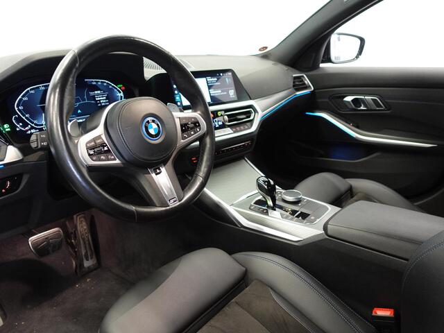 BMW 3-SERIE Touring 330e xDrive 292 PK 4WD M Sport Airco ECC Stoel|Stuurverwarming Full LED 18" Velgen Navi Prof Carplay PDC VA Trekhaak Elektrisch Sensatec