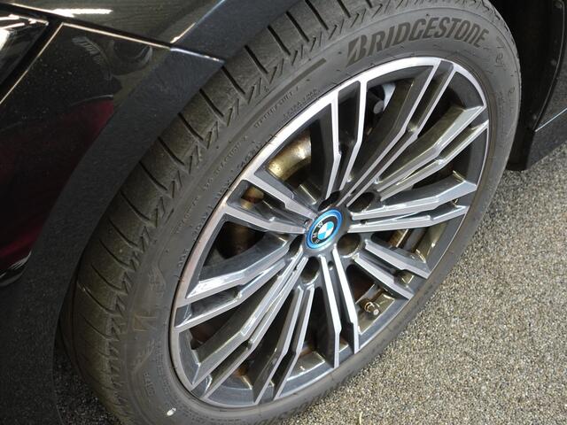 BMW 3-SERIE Touring 330e xDrive 292 PK 4WD M Sport Airco ECC Stoel|Stuurverwarming Full LED 18" Velgen Navi Prof Carplay PDC VA Trekhaak Elektrisch Sensatec