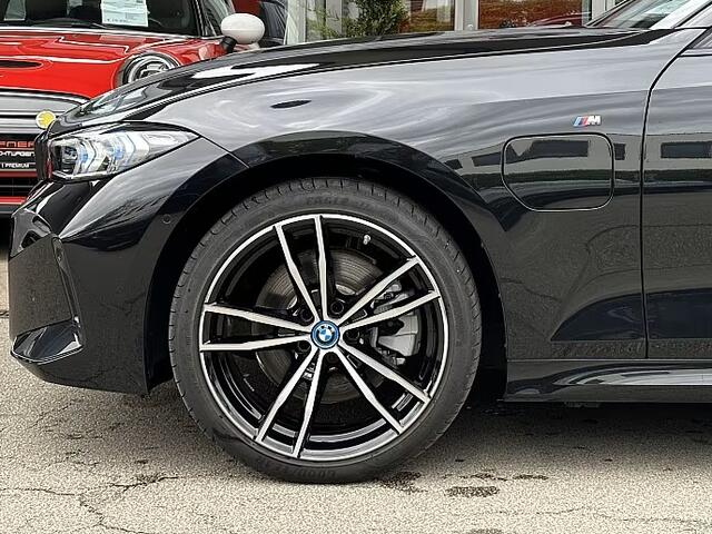 BMW 3-SERIE Touring 330e M-SPORT ** ADAPT. LED, HALF-LEDER, HuD, ACC, SHADOW LINE, H&K SOUND, 19-inch LMV ** 1e EIG - UNFALLFREI ** ** INFORMEER OOK NAAR ONZE AANTREKKELIJKE FINANCIAL-LEASE TARIEVEN **