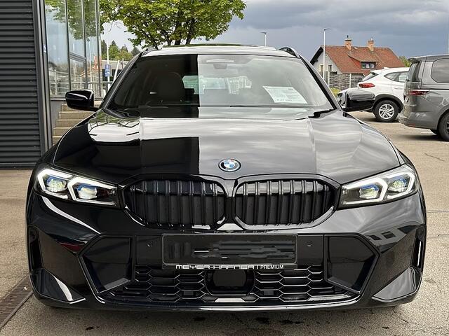 BMW 3-SERIE Touring 330e M-SPORT ** ADAPT. LED, HALF-LEDER, HuD, ACC, SHADOW LINE, H&K SOUND, 19-inch LMV ** 1e EIG - UNFALLFREI ** ** INFORMEER OOK NAAR ONZE AANTREKKELIJKE FINANCIAL-LEASE TARIEVEN **