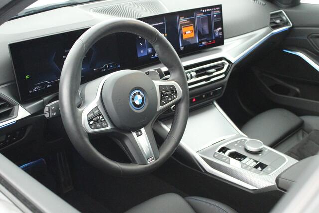 BMW 3-SERIE 320e 204pk M-Sport Trekhaak Camera Keyless Memory Schuifdak Navigatie