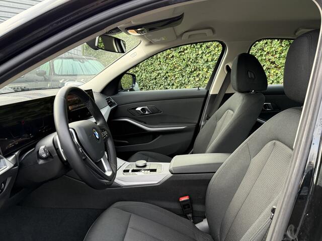 BMW 3-SERIE Sedan 318i | 18'' | PDC Voor + achter | BMW Live Cockpit Plus