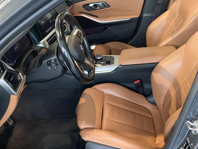 BMW 3-SERIE Touring 330e High Executive PANORAMADAK | ZOMER-EN WINTERWIELENSET | LEDEREN BEKLEDING | COMPLETE AUTO!