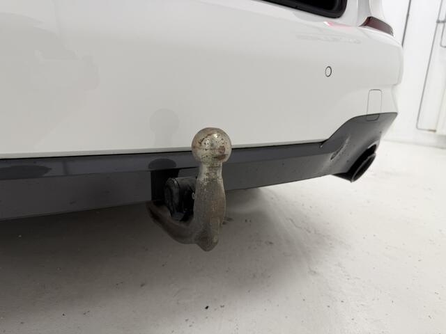 BMW 3-SERIE 330e M-Sport | Schuif/kanteldak | Trekhaak | 360 camera |