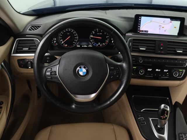 BMW 3-SERIE 318i Luxury Edition | Leder | Stoelverwarming | Navigatie | Trekhaak | Full LED | Climate control | PDC | Cruise control