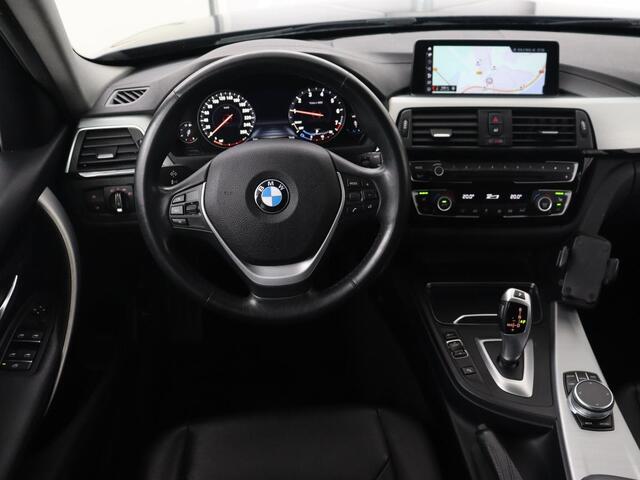 BMW 3-SERIE 318i Luxury Edition | Leder | Stoelverwarming | Full LED | Navigatie | Parkeerhulp | Climate control | Bluetooth | Cruise control