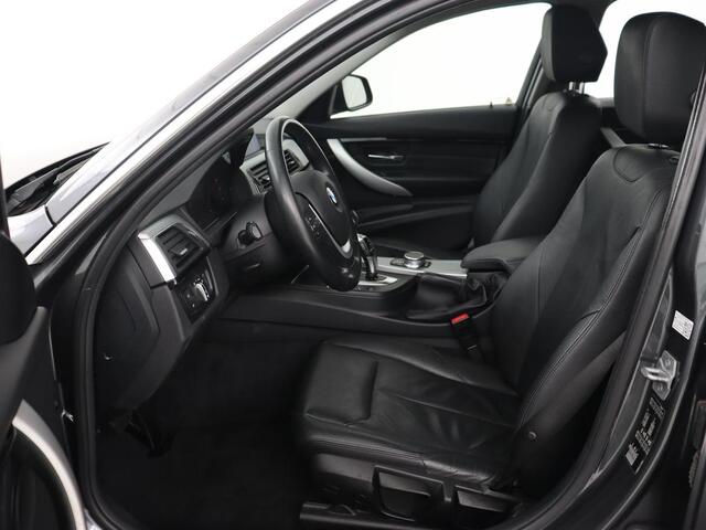BMW 3-SERIE 318i Luxury Edition | Leder | Stoelverwarming | Full LED | Navigatie | Parkeerhulp | Climate control | Bluetooth | Cruise control