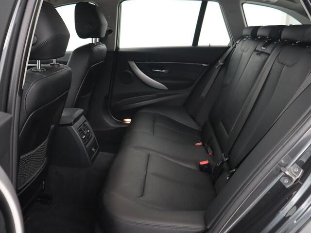 BMW 3-SERIE 318i Luxury Edition | Leder | Stoelverwarming | Full LED | Navigatie | Parkeerhulp | Climate control | Bluetooth | Cruise control