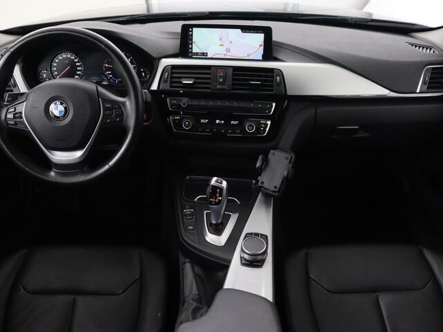 BMW 3-SERIE 318i Luxury Edition | Leder | Stoelverwarming | Full LED | Navigatie | Parkeerhulp | Climate control | Bluetooth | Cruise control