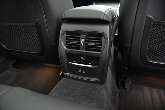 BMW 3-SERIE Touring 330e xDrive | High Executive | M Sport | Panoramadak | Trekhaak