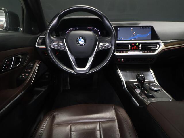 BMW 3-SERIE Touring 330i High Executive NW TYPE [APPLE CARPLAY, PDC V+A, CRUISE CONTROL, HARMAN/KARDON, STOELVERWARMING, AUTOMATISCHE ACHTERKLEP, AUTOMATISCHE AIRCO, NIEUWSTAAT]