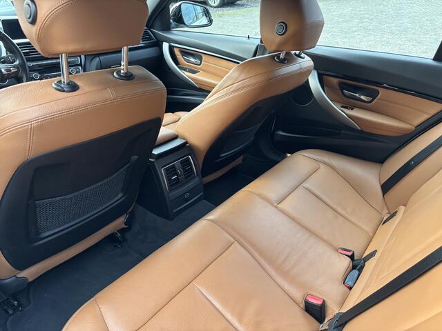 BMW 3-SERIE Touring 318i M Sport Automat Full LED / Leder / Zwarte lijsten