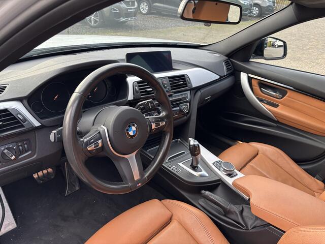 BMW 3-SERIE Touring 318i M Sport Automat Full LED / Leder / Zwarte lijsten