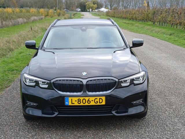 BMW 3-SERIE Touring 330i High Executive /Prachtige auto!/1/2 leder/Sfeer/