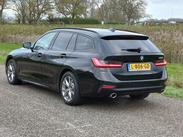 BMW 3-SERIE Touring 330i High Executive /Prachtige auto!/1/2 leder/Sfeer/