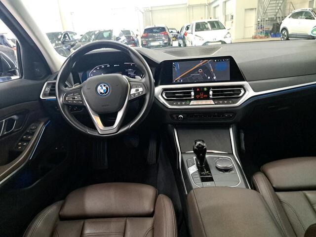 BMW 3-SERIE Touring 320e Luxury Line Leer Harman-Kardon Elekt.Trekhaak