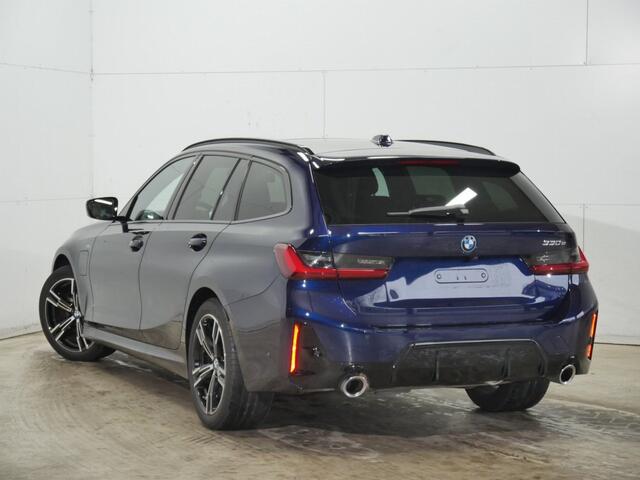 BMW 3-SERIE Touring 330e M-Sport | Panorama | Trekhaak | Stoel/Stuurverwarming+Memory