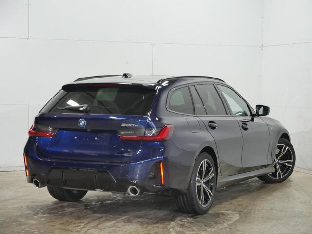 BMW 3-SERIE Touring 330e M-Sport | Panorama | Trekhaak | Stoel/Stuurverwarming+Memory