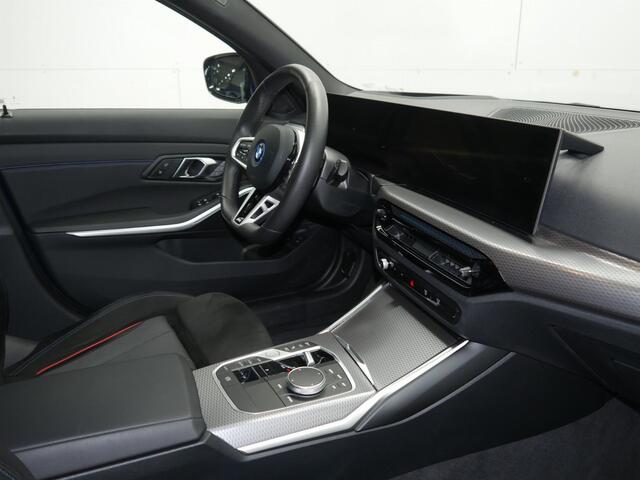 BMW 3-SERIE Touring 330e M-Sport | Panorama | Trekhaak | Stoel/Stuurverwarming+Memory