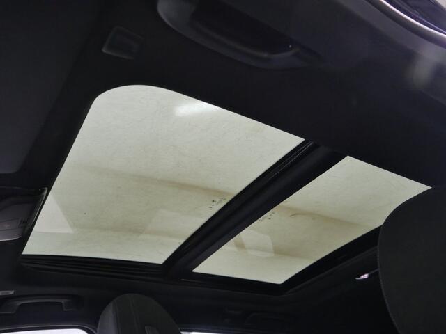 BMW 3-SERIE Touring 330e M-Sport | Panorama | Trekhaak | Stoel/Stuurverwarming+Memory