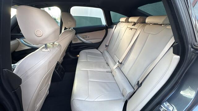 BMW 3-SERIE GT Gran Turismo BMW 330i BWJ 2016 2.0 252PK Centennial High Executive AUTOMAAT | STOELVERW. | LEDER | SCHUIF PANODAK | LANE ASSIST | NAVI | CLIMA | CRUISE | 360 CAMERA | M PAKKET