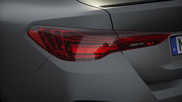 BMW 4-SERIE Gran Coupé M440i xDrive High Executive Automaat / Schuif-kanteldak / Trekhaak / Adaptieve LED / M Adaptief onderstel / Parking Assistant Plus / Comfort Access