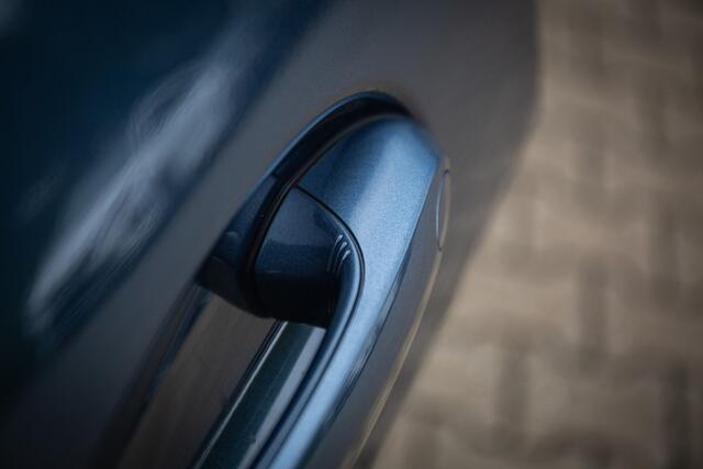 BMW 4-SERIE Coupé 430i High Executive , Pano, Stuurverwarming, Sportstoelen, Adap. cruise,