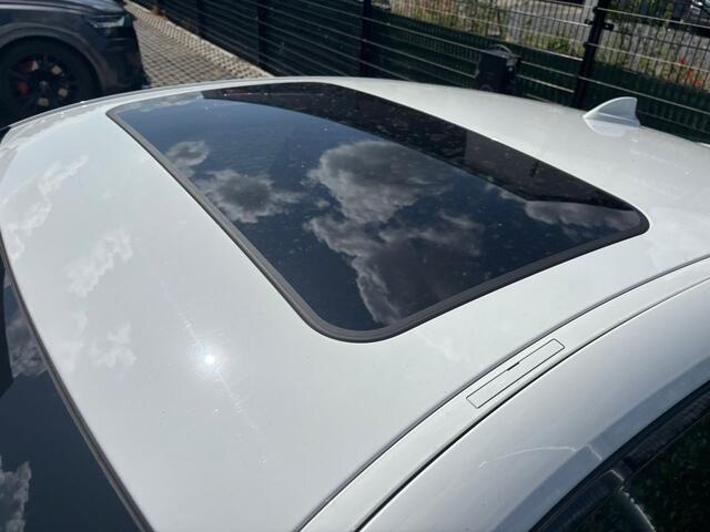 BMW 4-SERIE Coupé 430i 259 pk High Executive M-Sportpakket / NL-Auto/ Keyless/ Head-Up/ Laser/ Schuifdak/ Harman&Kardon/ Apple-Carplay/ Park.Sens/ 19'' LMV