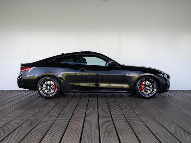 BMW 4-SERIE 420i Coupé M Sport Pro | Schuif-/kanteldak / Harman Kardon / Stoel en Stuurwiel verwarming / Comfort Access / Elektrische achterklep