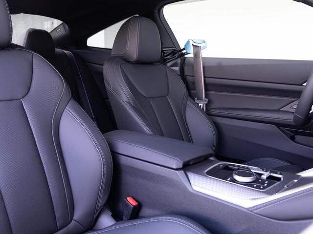 BMW 4-SERIE 420i Coupé M Sport Pro | Schuif-/kanteldak / Harman Kardon / Stoel en Stuurwiel verwarming / Comfort Access / Elektrische achterklep